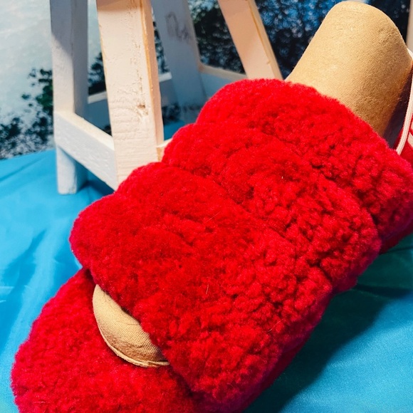 UGG Red Fluffy Slide Sandals /Slippers VGC Size 8 Women’s - Picture 2 of 8